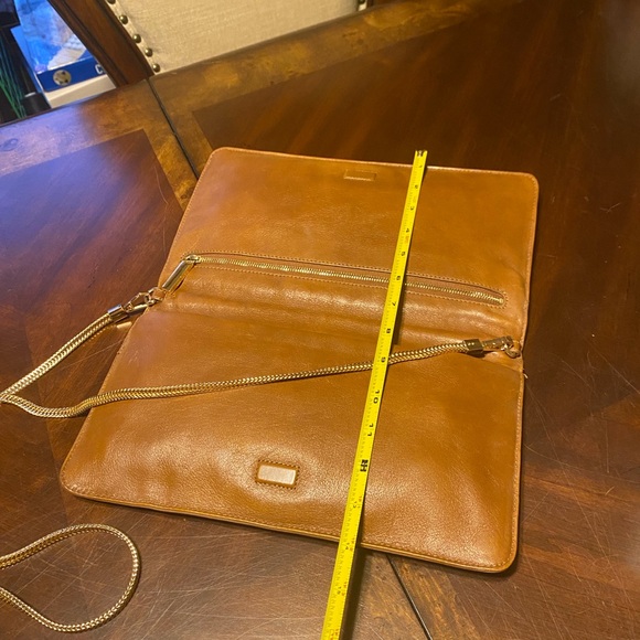 Tory Burch Tan Leather Crossbody Clutch with Gold Chain - Picture 7 of 11